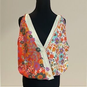 NATURAL LIFE Floral V-Neck Blouse